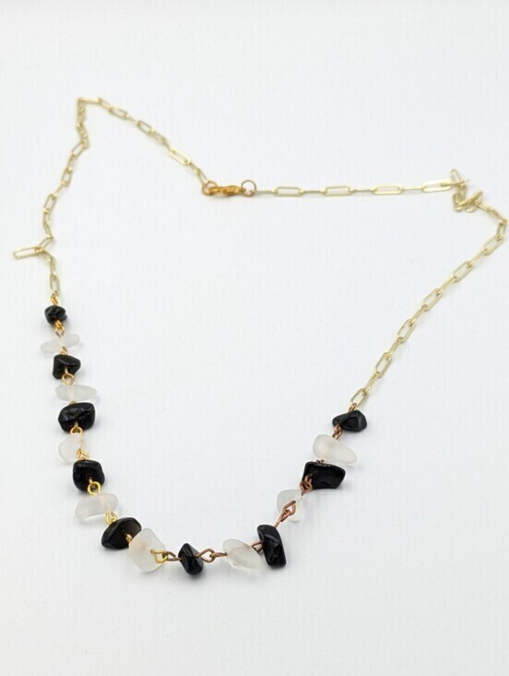 5/25$  Frosted glass chip gold tone chain necklace